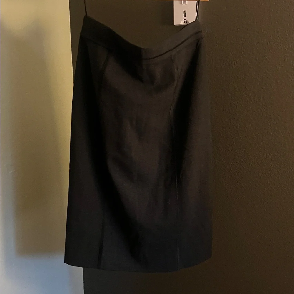 ๐ 1 hour sale. Dolce & Gabbana, EU 40 US 4, Classic Black Pencil Skirt - Picture 2 of 16
